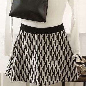 Banana Republic BR Monogram. Sz 4.